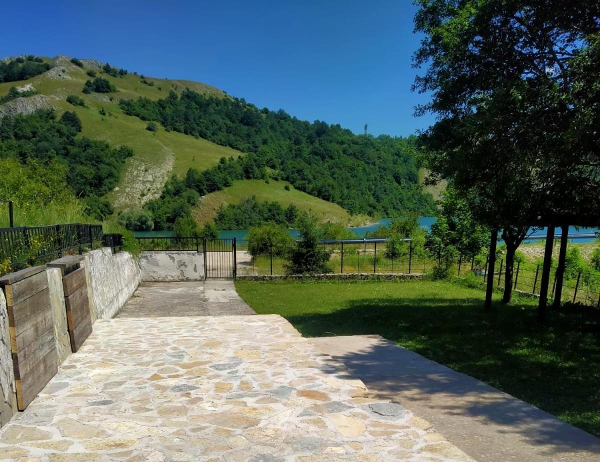 Vikendica Na Jezeru Βίλα Gacko Εξωτερικό φωτογραφία